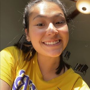 Meet your Posher, Hallie